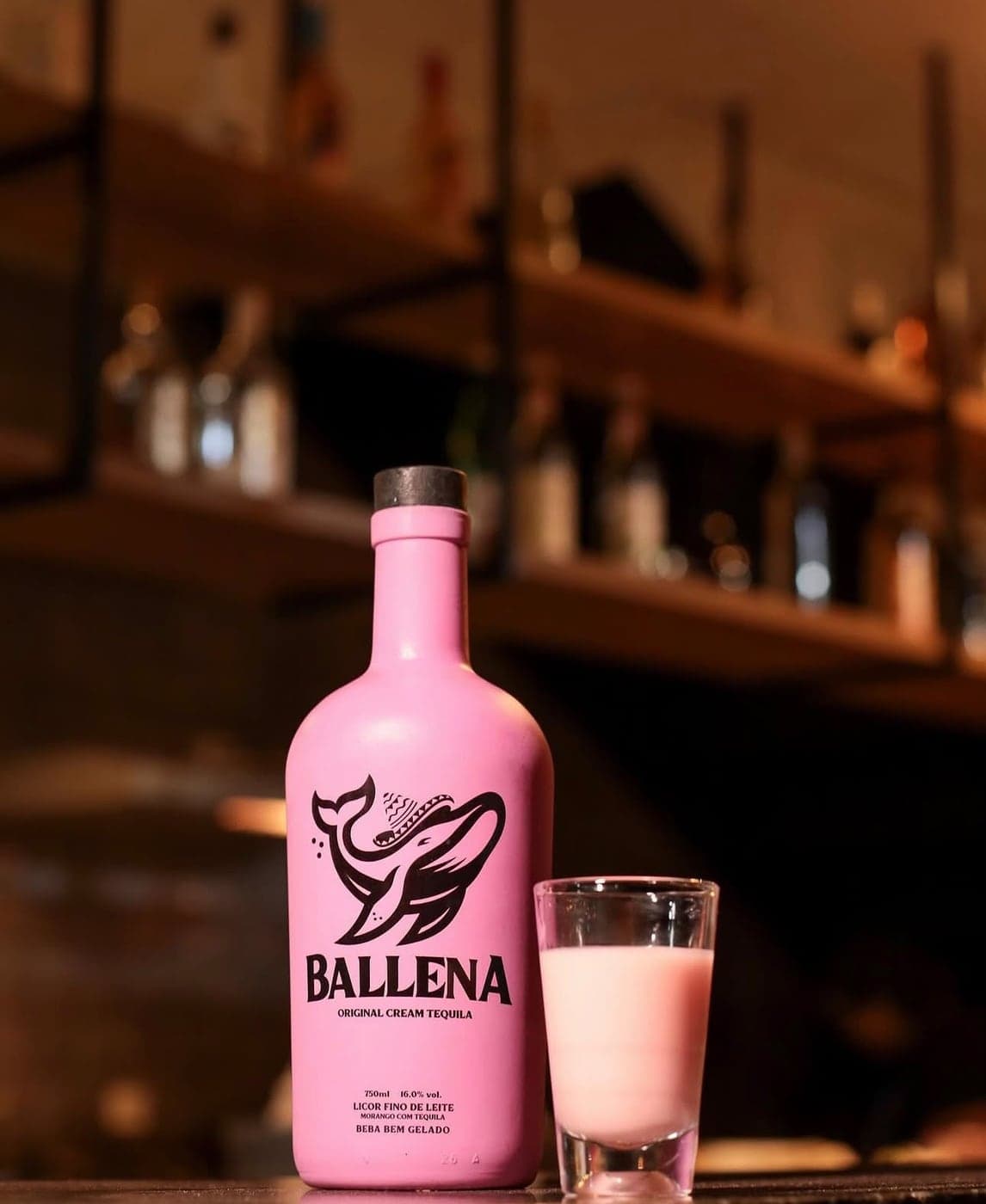 Ballena, licor de tequila com morango