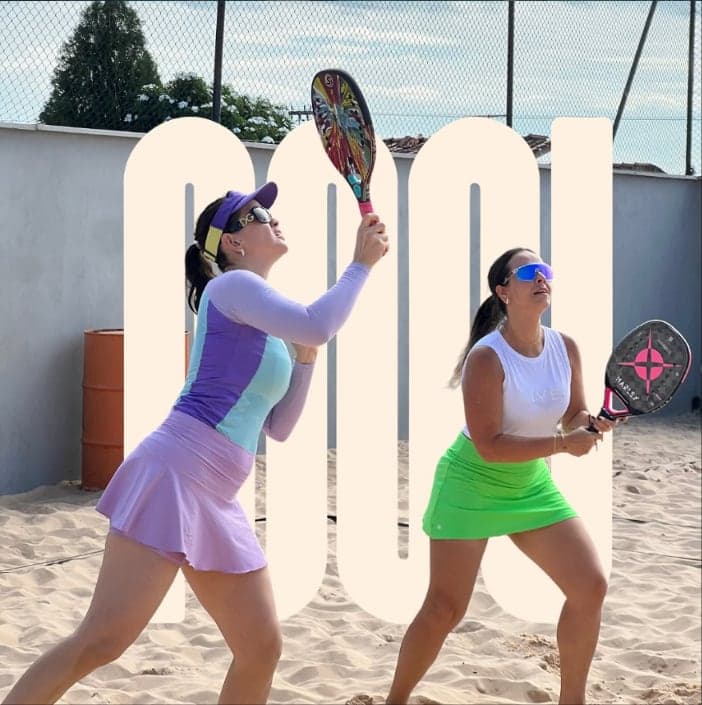 Dupla feminina em posição de jogo